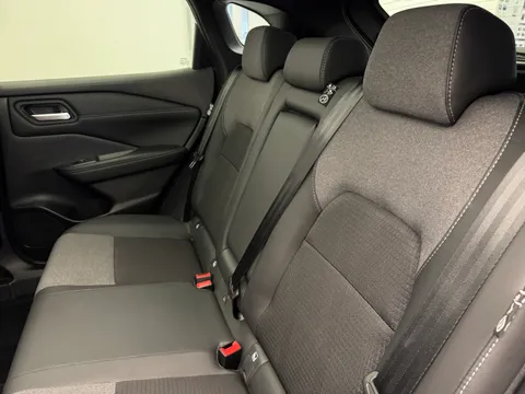 OW24PJO Nissan Qashqai 1.3 DiG-T MH N-Connecta [Glass Roof] 5dr Thumbnail #33