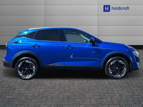 OW24EZV Nissan Qashqai 1.3 DiG-T MH N-Connecta [Glass Roof] 5dr Thumbnail #4