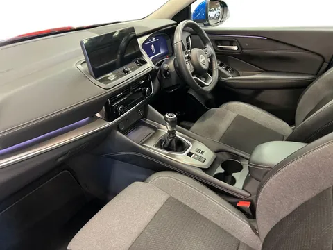 OW24EZV Nissan Qashqai 1.3 DiG-T MH N-Connecta [Glass Roof] 5dr Thumbnail #12