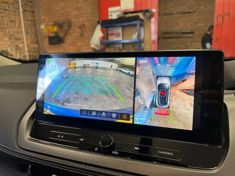 OW24EZV Nissan Qashqai 1.3 DiG-T MH N-Connecta [Glass Roof] 5dr Thumbnail #16