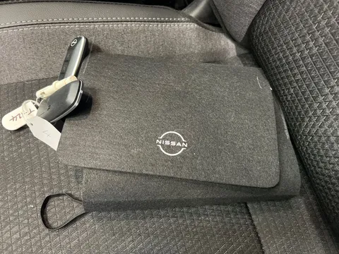 OW24EZV Nissan Qashqai 1.3 DiG-T MH N-Connecta [Glass Roof] 5dr Thumbnail #22