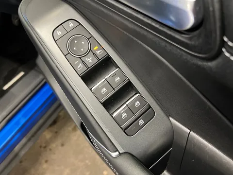 OW24EZV Nissan Qashqai 1.3 DiG-T MH N-Connecta [Glass Roof] 5dr Thumbnail #23