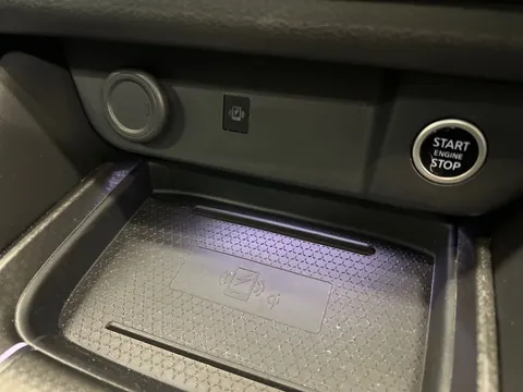 OW24EZV Nissan Qashqai 1.3 DiG-T MH N-Connecta [Glass Roof] 5dr Thumbnail #26