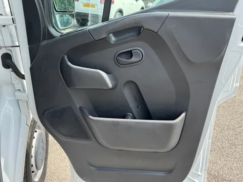 YT71DVP Renault Master LL35dCi Recovery Truck Thumbnail #9