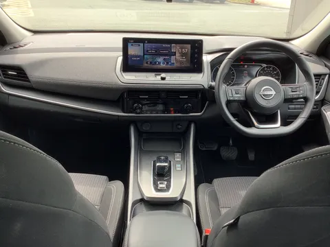 DX74YTV Nissan Qashqai 1.5 E-Power Acenta Premium 5dr Auto Thumbnail #4