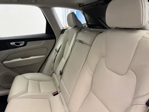 DV22LVK Volvo XC60 2.0 B5P Inscription 5dr AWD Geartronic Thumbnail #20