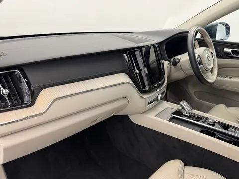 DV22LVK Volvo XC60 2.0 B5P Inscription 5dr AWD Geartronic Thumbnail #22