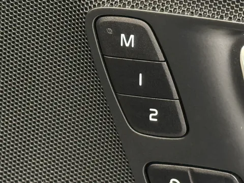 DV22LVK Volvo XC60 2.0 B5P Inscription 5dr AWD Geartronic Thumbnail #32