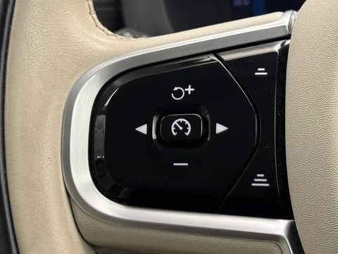 DV22LVK Volvo XC60 2.0 B5P Inscription 5dr AWD Geartronic Thumbnail #34