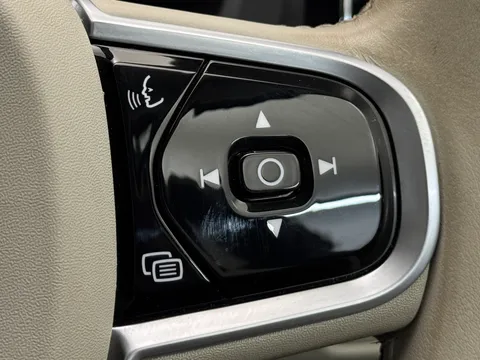 DV22LVK Volvo XC60 2.0 B5P Inscription 5dr AWD Geartronic Thumbnail #35