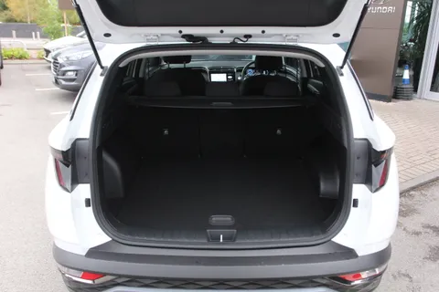 DU73AOL Hyundai Tucson 1.6 TGDi Plug-in Hybrid Premium 5dr 4WD Auto Thumbnail #8