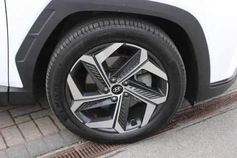 DU73AOL Hyundai Tucson 1.6 TGDi Plug-in Hybrid Premium 5dr 4WD Auto Thumbnail #9