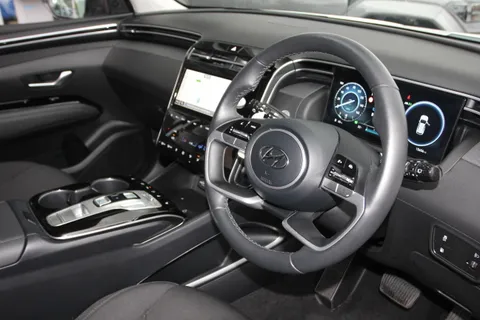 DU73AOL Hyundai Tucson 1.6 TGDi Plug-in Hybrid Premium 5dr 4WD Auto Thumbnail #19
