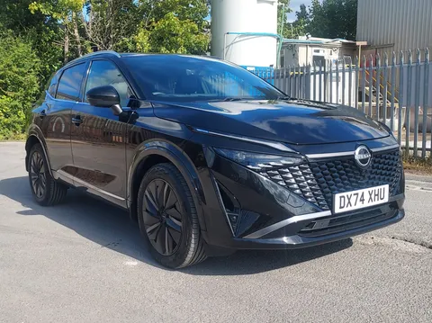 DX74XHU Nissan Qashqai 1.3 DiG-T MH Tekna 5dr Thumbnail #4