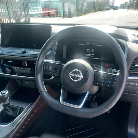 DX74XHU Nissan Qashqai 1.3 DiG-T MH Tekna 5dr Thumbnail #16