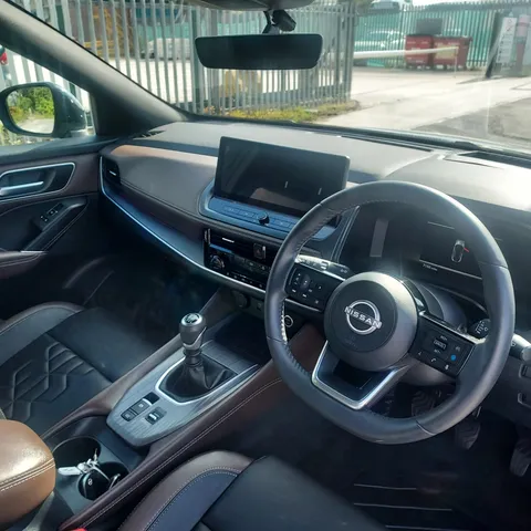 DX74XHU Nissan Qashqai 1.3 DiG-T MH Tekna 5dr Thumbnail #18