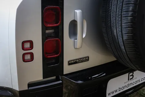 DU70HXJ Land Rover Defender 2.0 D240 First Edition 110 5dr Auto Thumbnail #11