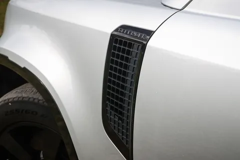 DU70HXJ Land Rover Defender 2.0 D240 First Edition 110 5dr Auto Thumbnail #12