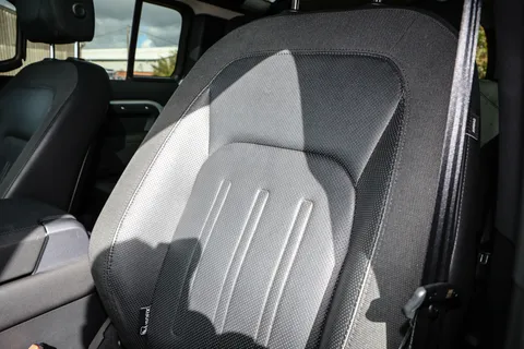 DU70HXJ Land Rover Defender 2.0 D240 First Edition 110 5dr Auto Thumbnail #16