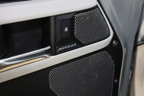 DU70HXJ Land Rover Defender 2.0 D240 First Edition 110 5dr Auto Thumbnail #19