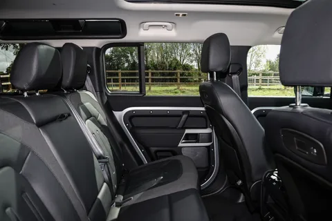 DU70HXJ Land Rover Defender 2.0 D240 First Edition 110 5dr Auto Thumbnail #22
