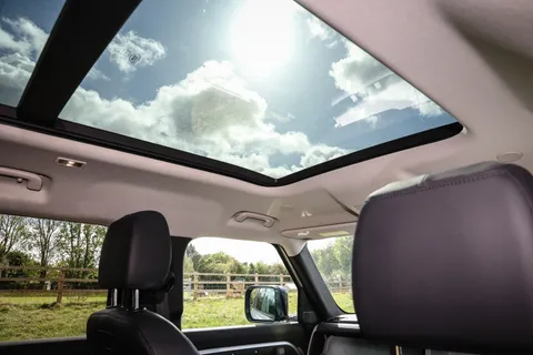 DU70HXJ Land Rover Defender 2.0 D240 First Edition 110 5dr Auto Thumbnail #23