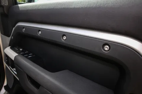 DU70HXJ Land Rover Defender 2.0 D240 First Edition 110 5dr Auto Thumbnail #24