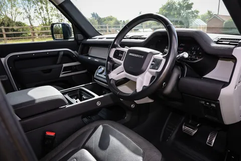 DU70HXJ Land Rover Defender 2.0 D240 First Edition 110 5dr Auto Thumbnail #26