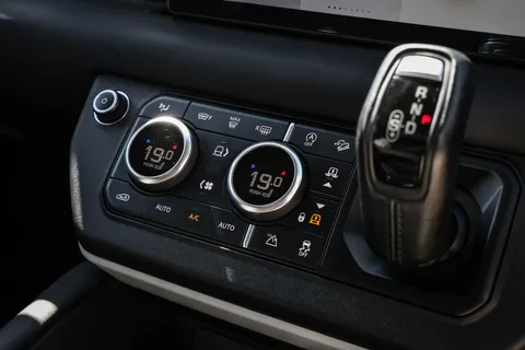 DU70HXJ Land Rover Defender 2.0 D240 First Edition 110 5dr Auto Thumbnail #30