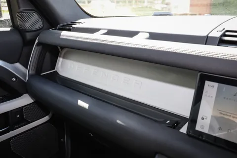 DU70HXJ Land Rover Defender 2.0 D240 First Edition 110 5dr Auto Thumbnail #31