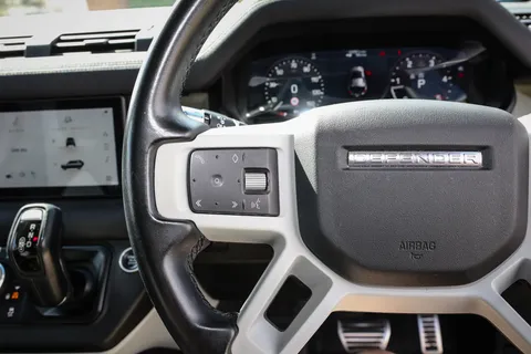 DU70HXJ Land Rover Defender 2.0 D240 First Edition 110 5dr Auto Thumbnail #32