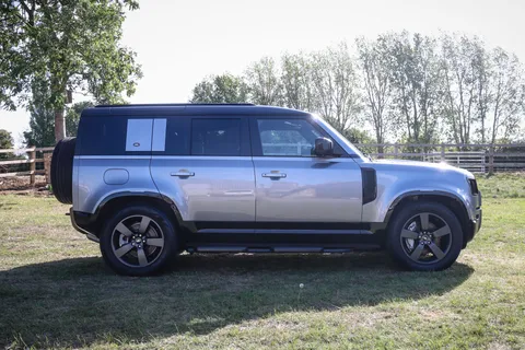 FJ24YNB Land Rover Defender 3.0 D300 X-Dynamic HSE 110 5dr Auto Thumbnail #2