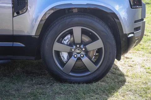 FJ24YNB Land Rover Defender 3.0 D300 X-Dynamic HSE 110 5dr Auto Thumbnail #10