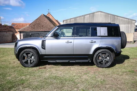 FJ24YNB Land Rover Defender 3.0 D300 X-Dynamic HSE 110 5dr Auto Thumbnail #6