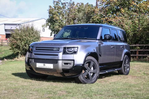 FJ24YNB Land Rover Defender 3.0 D300 X-Dynamic HSE 110 5dr Auto Thumbnail #3