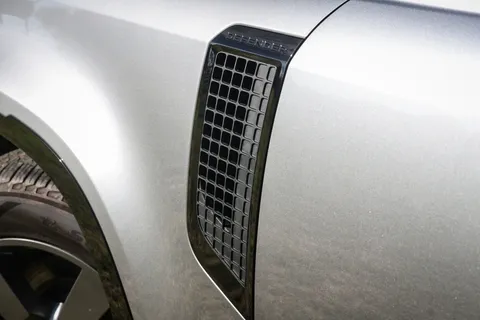 FJ24YNB Land Rover Defender 3.0 D300 X-Dynamic HSE 110 5dr Auto Thumbnail #12