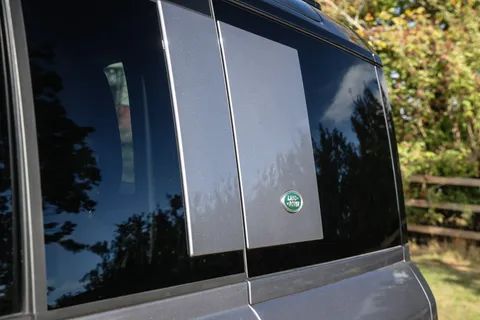 FJ24YNB Land Rover Defender 3.0 D300 X-Dynamic HSE 110 5dr Auto Thumbnail #13