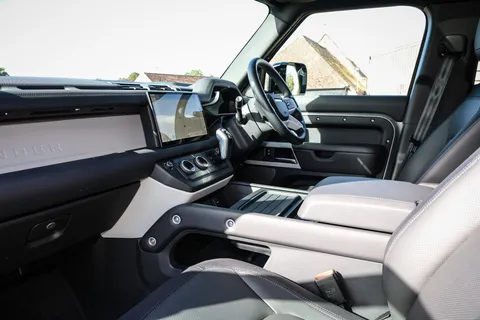 FJ24YNB Land Rover Defender 3.0 D300 X-Dynamic HSE 110 5dr Auto Thumbnail #14