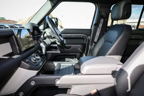 FJ24YNB Land Rover Defender 3.0 D300 X-Dynamic HSE 110 5dr Auto Thumbnail #15