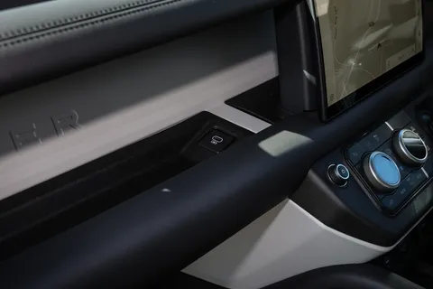 FJ24YNB Land Rover Defender 3.0 D300 X-Dynamic HSE 110 5dr Auto Thumbnail #20