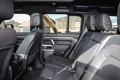 FJ24YNB Land Rover Defender 3.0 D300 X-Dynamic HSE 110 5dr Auto Thumbnail #23