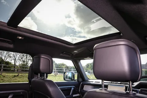 FJ24YNB Land Rover Defender 3.0 D300 X-Dynamic HSE 110 5dr Auto Thumbnail #25