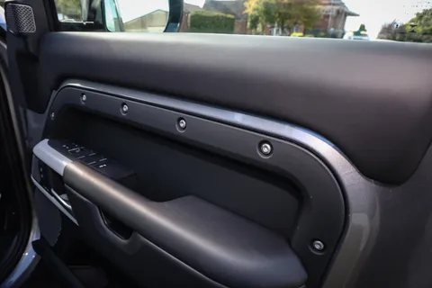 FJ24YNB Land Rover Defender 3.0 D300 X-Dynamic HSE 110 5dr Auto Thumbnail #26