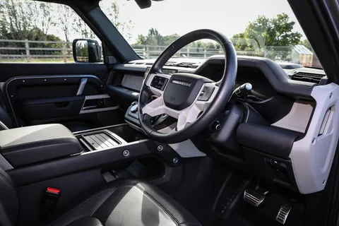 FJ24YNB Land Rover Defender 3.0 D300 X-Dynamic HSE 110 5dr Auto Thumbnail #27