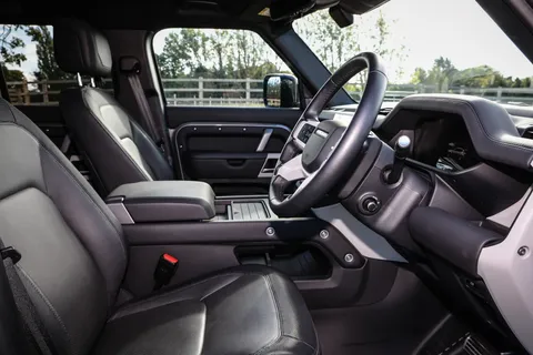 FJ24YNB Land Rover Defender 3.0 D300 X-Dynamic HSE 110 5dr Auto Thumbnail #28