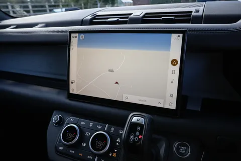 FJ24YNB Land Rover Defender 3.0 D300 X-Dynamic HSE 110 5dr Auto Thumbnail #32