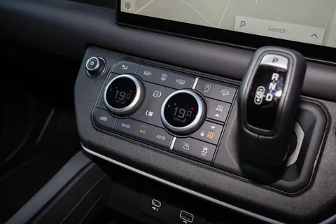 FJ24YNB Land Rover Defender 3.0 D300 X-Dynamic HSE 110 5dr Auto Thumbnail #33