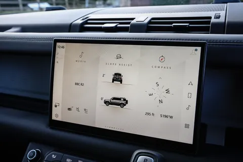 FJ24YNB Land Rover Defender 3.0 D300 X-Dynamic HSE 110 5dr Auto Thumbnail #37