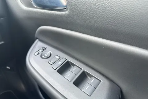 MV25CWN Honda Jazz 1.5 i-MMD Hybrid Advance 5dr eCVT Thumbnail #18