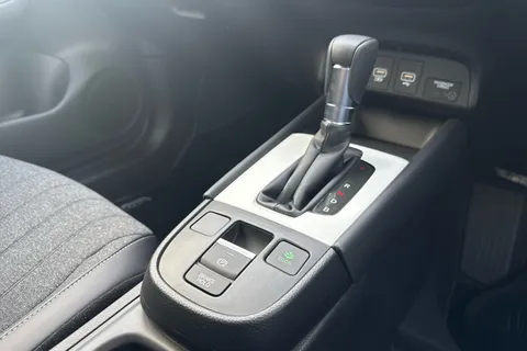 MV25CWN Honda Jazz 1.5 i-MMD Hybrid Advance 5dr eCVT Thumbnail #19